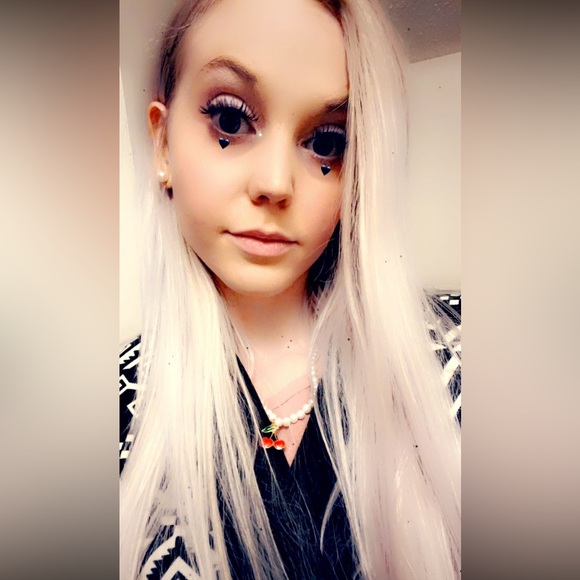 Meet your Posher, Ciera - Picture 3 of 15